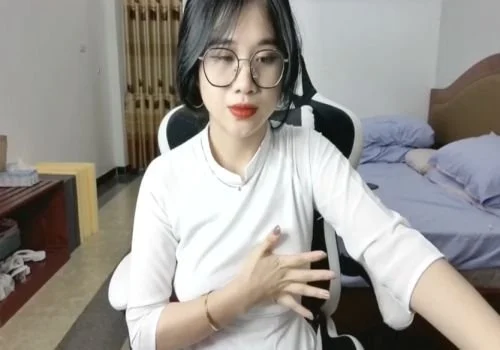 Anna Gấu dâm đãng thủ dâm kiếm tiền mưu sinh cực phê
